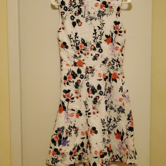 Summer dresses - Picture 2 of 2